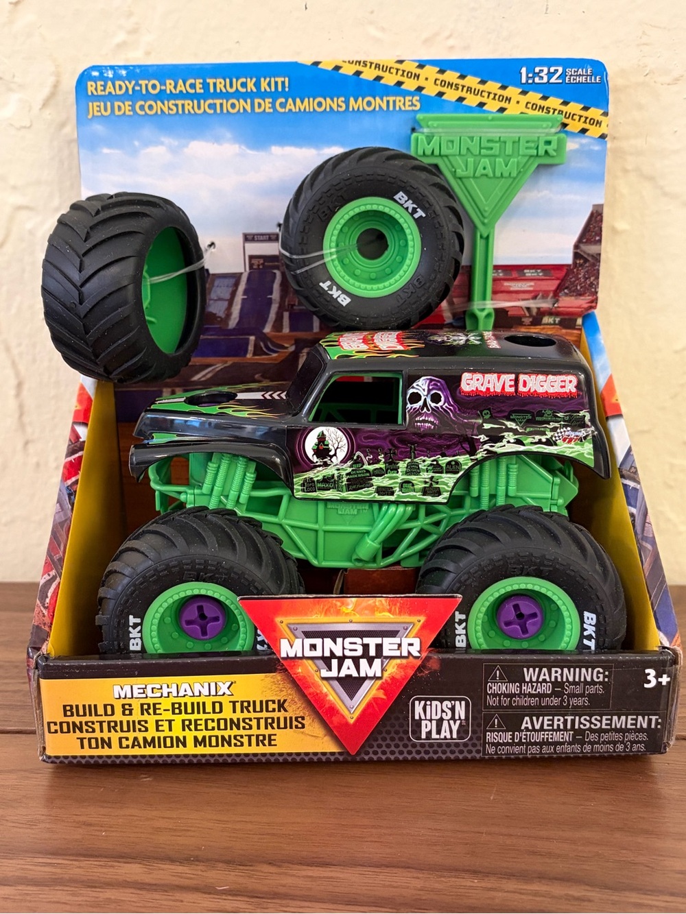 Monster Jam Grave Digger Mechanix Build & Rebuild Truck Kit 1:32